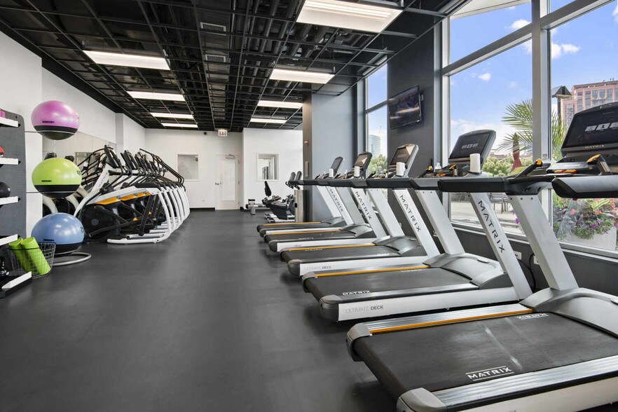More Photos Of 300 N Canal St, Chicago Apartments For Lease