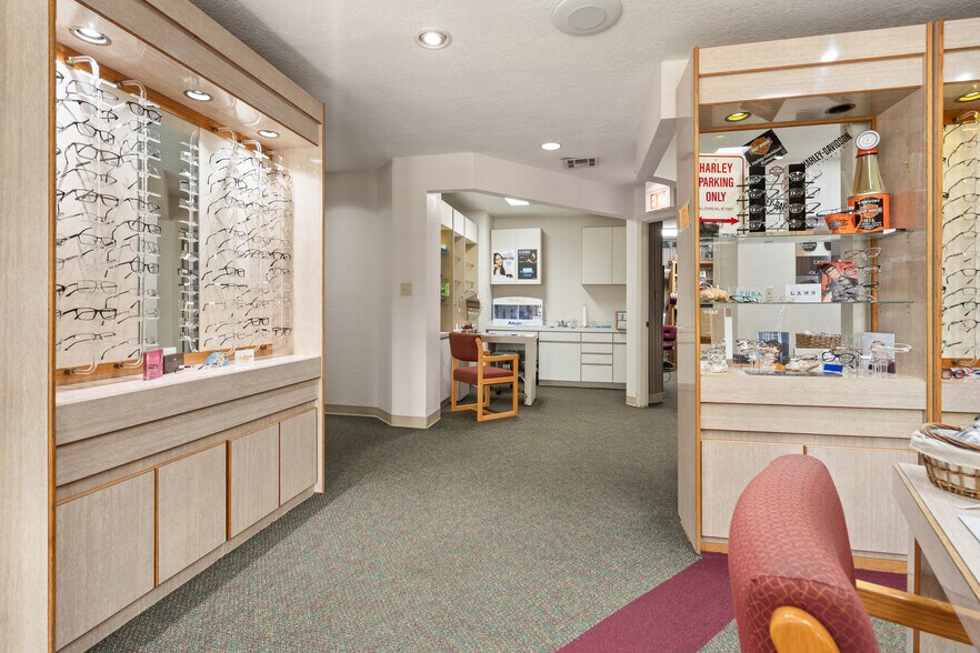 More Photos Of 715 12th Ave NW, Ardmore Medical For Sale