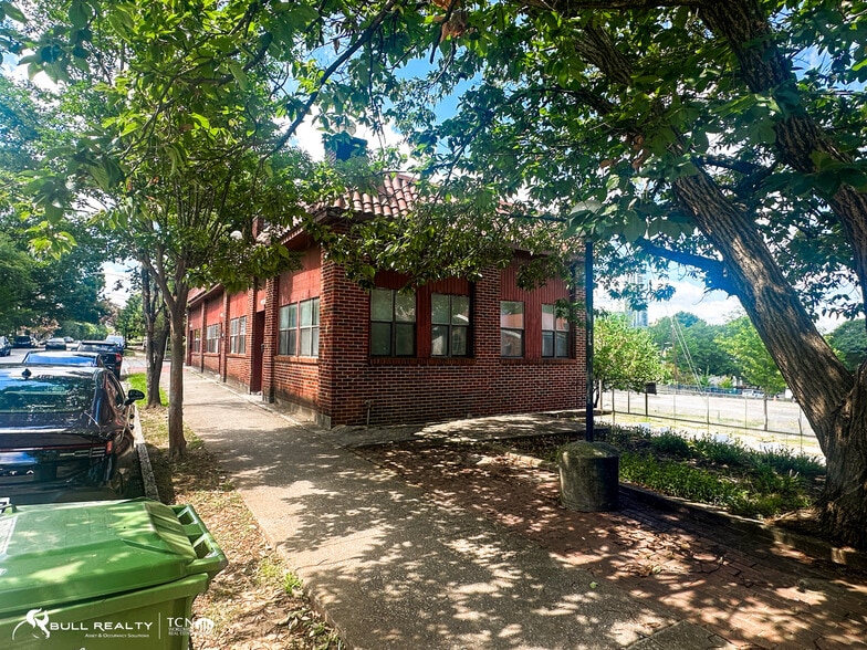 More Photos Of 530 NE Parkway Dr, Atlanta Apartments For Sale