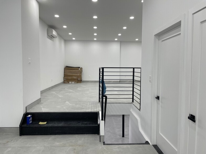 More Photos Of 566 Wilson Ave, Brooklyn Storefront For Lease