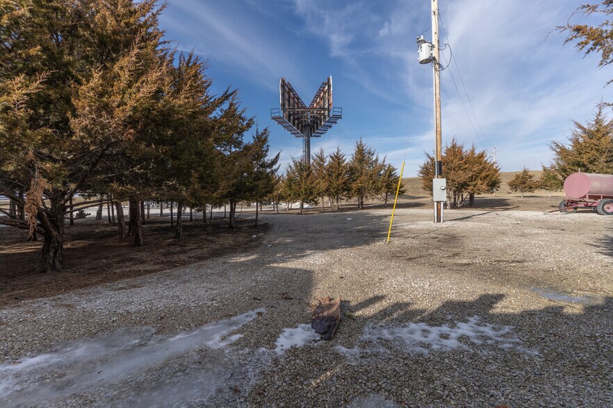 More Photos Of 43937 Highway 36, Monroe City General Retail For Sale