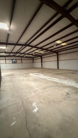 More Photos Of 208 Gann Blvd, Tuscumbia Warehouse For Lease