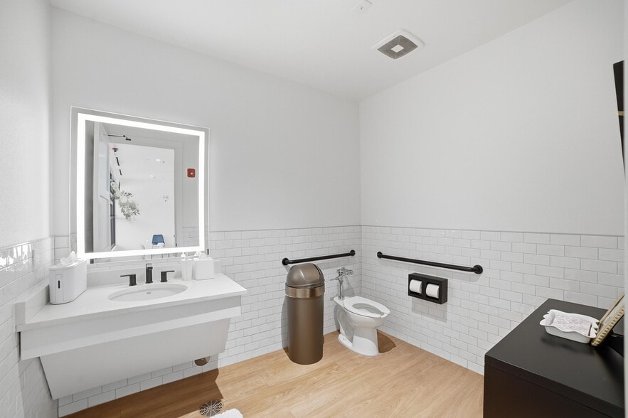 More Photos Of 410 S Paschall Rd, Sunnyvale Specialty For Sale