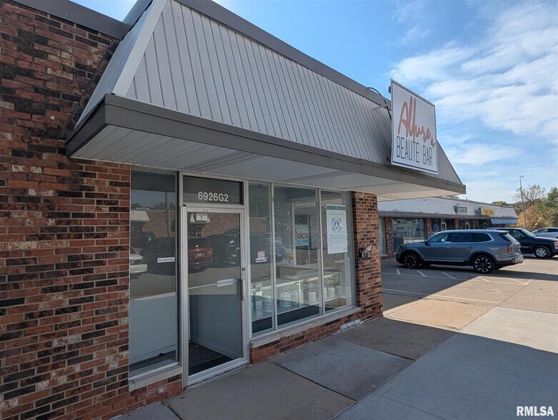 More Photos Of 6926 N University St, Peoria General Retail For Lease