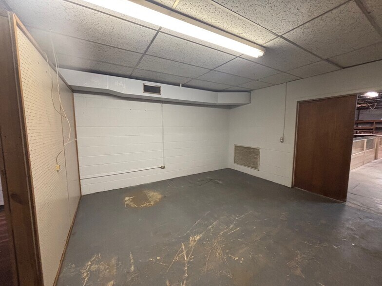 More Photos Of 2324 Texas Blvd, Texarkana General Retail For Sale