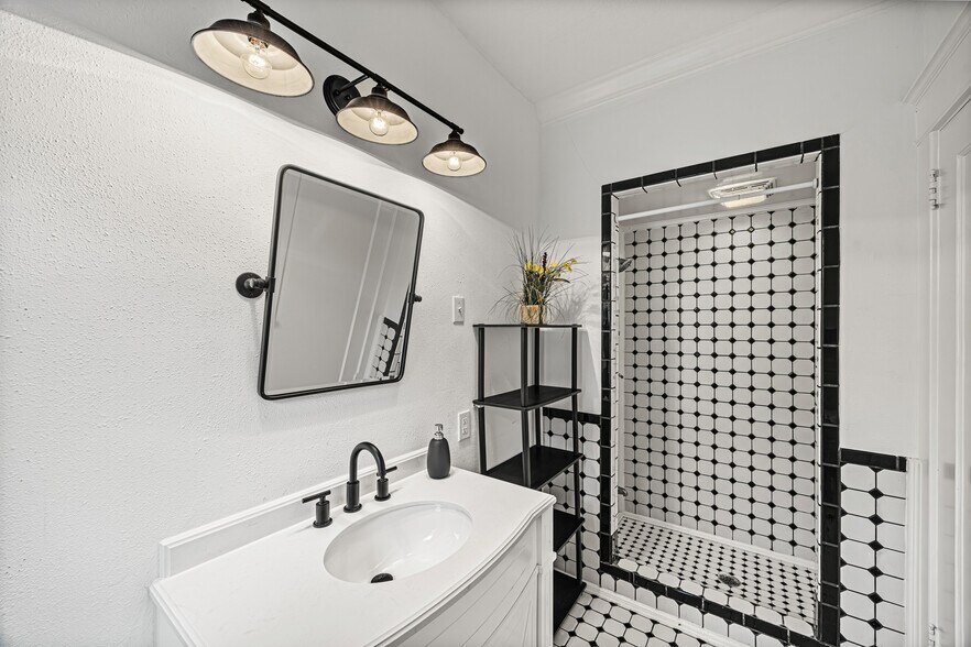 More Photos Of 1723 25th St, Galveston Hospitality For Sale