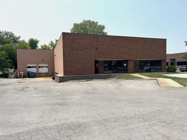 Primary Photo Of 251-253 Chesterfield Industrial Blvd, Chesterfield Warehouse For Lease