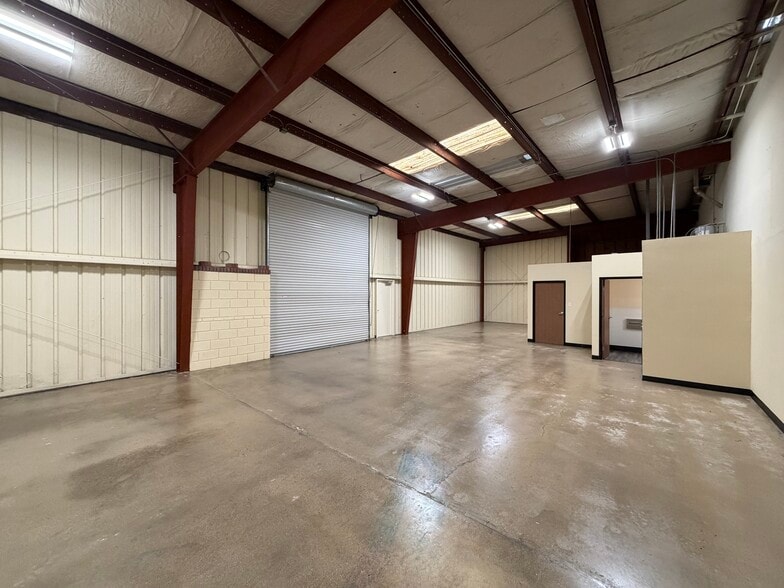 More Photos Of 4551 Grissom St, Bakersfield Warehouse For Sale