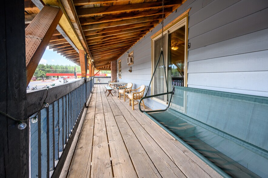More Photos Of 109455 Highway 97 N, Chemult Hotel For Sale