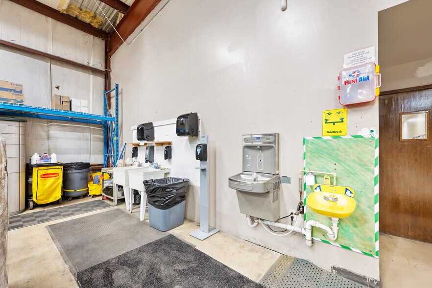 More Photos Of 2 Sunshine Blvd, Ormond Beach Light Distribution For Lease