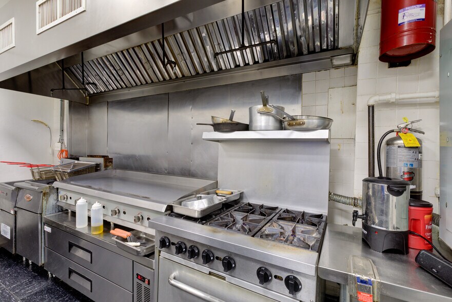 More Photos Of 1517 N 4th St, Philadelphia Showroom For Sale