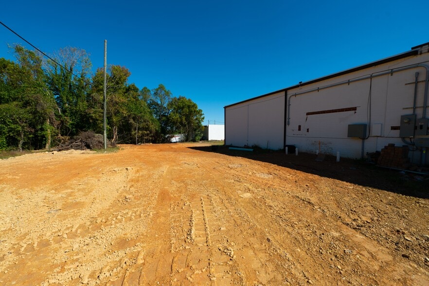 More Photos Of 711-719 N Madison Blvd, Roxboro General Retail For Lease