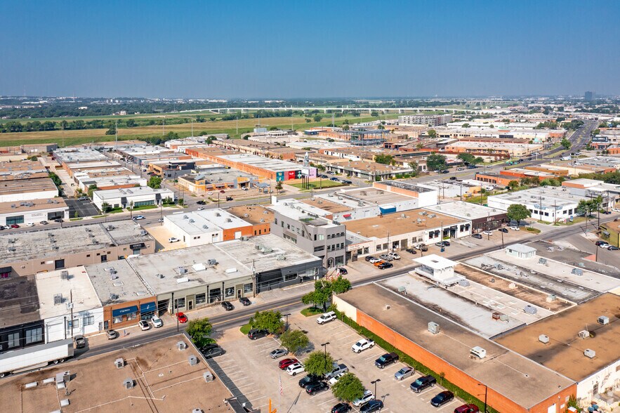 More Photos Of 1303 Dragon St, Dallas Storefront Retail Residential For Sale