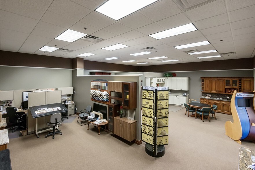 More Photos Of 801 62nd St, Marion Showroom For Sale