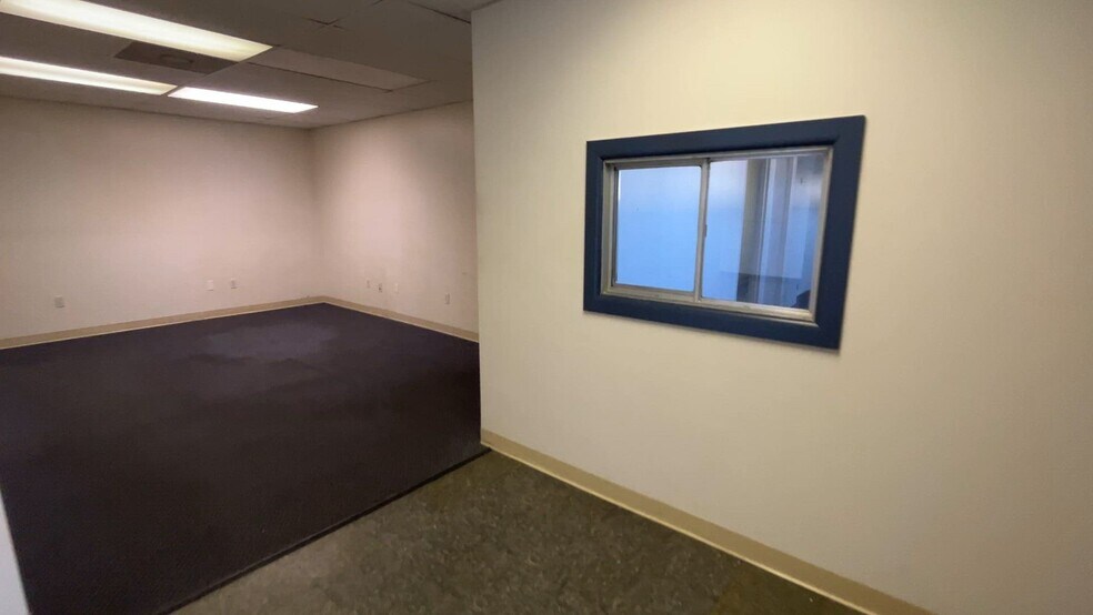 More Photos Of 418 Caredean Dr, Horsham Township Light Distribution For Lease