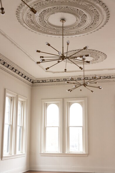 More Photos Of 401-403 Scott Blvd, Covington Storefront Retail Residential For Lease