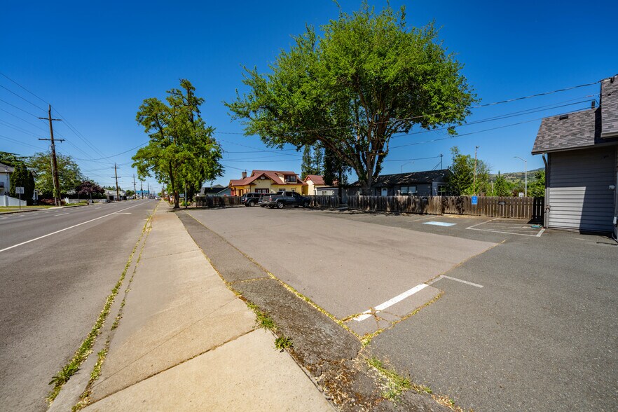 More Photos Of 143 S Main St, Phoenix Office For Sale