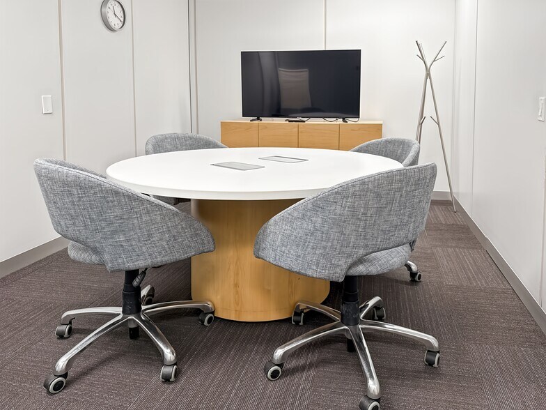 More Photos Of 4838 Richard Rd SW, Calgary Coworking Space