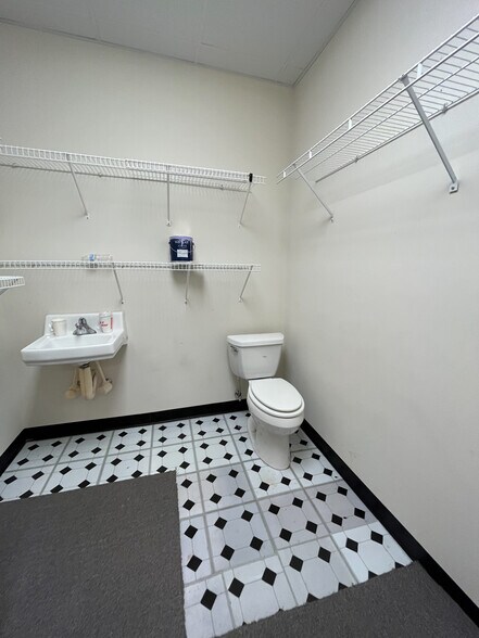 More Photos Of 204 E 6th St, Ridgely Storefront For Lease