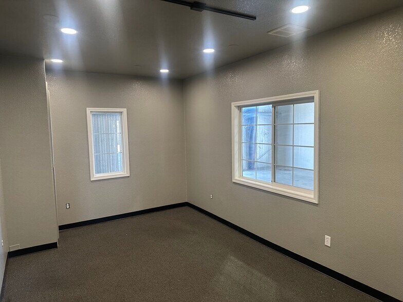 More Photos Of 3050-3052 Commerce Way, Turlock Service For Lease