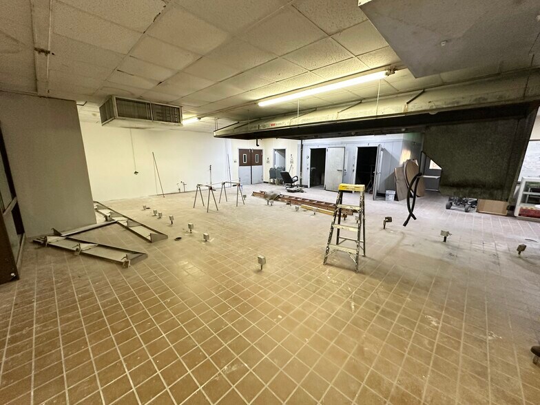 More Photos Of 555 S 3rd St, Terre Haute General Retail For Sale