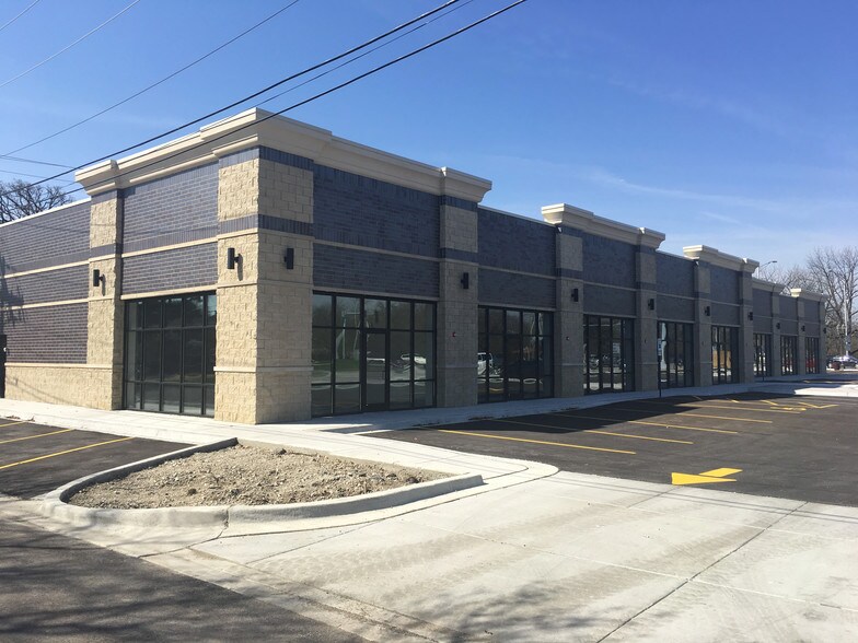 More Photos Of 7929 W Cermak Rd, North Riverside Storefront Retail Office For Lease