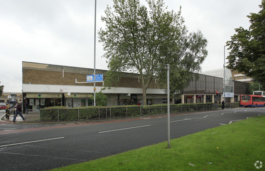 Crossgates, Leeds, WYK LS15 8EU Retail