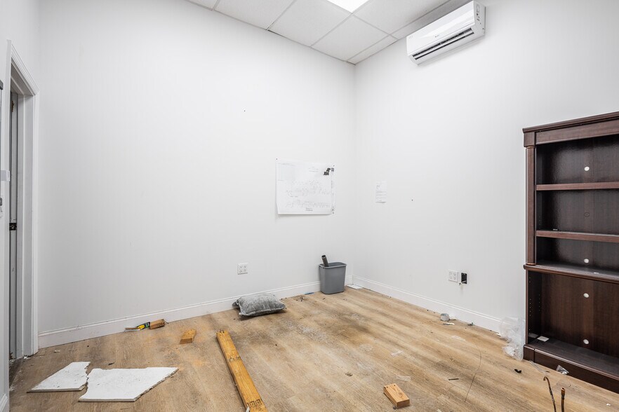 More Photos Of 385 Sheffield Ave, West Babylon Flex For Lease