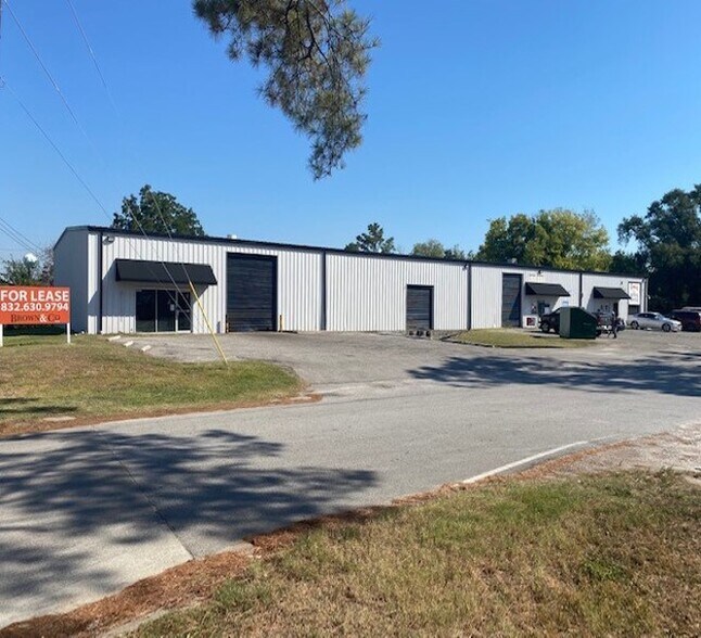 Primary Photo Of 13903 Muscatine St, Houston Distribution For Lease