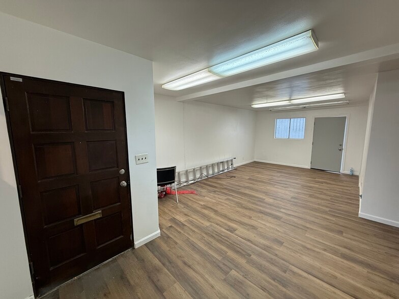 More Photos Of 11354 Burbank Blvd, North Hollywood Loft Creative Space For Lease
