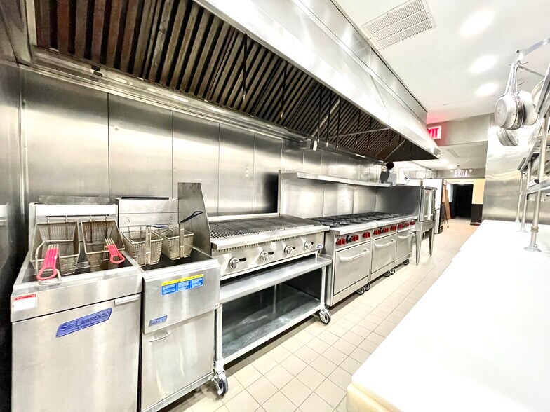 More Photos Of 141 Mansion Ave, Staten Island Restaurant For Sale