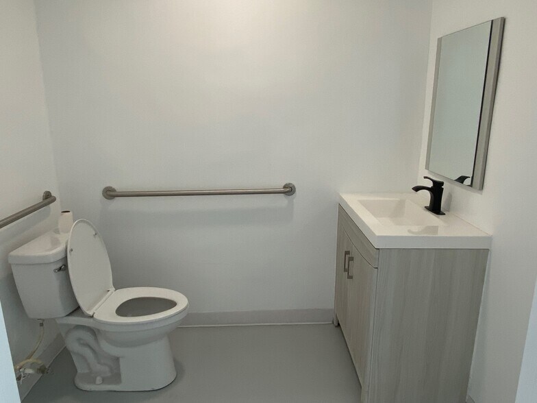 More Photos Of 2363 S Robertson Blvd, Los Angeles Storefront For Lease