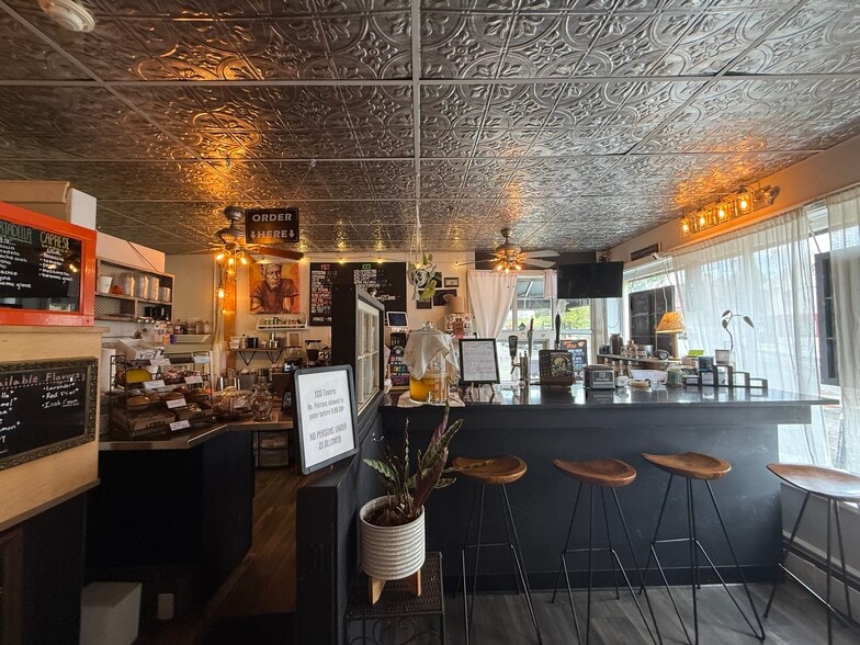 More Photos Of 82 Main St, East Hampton Apartments For Sale