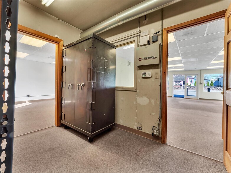 More Photos Of 3710 6th Ave, Tacoma General Retail For Sale