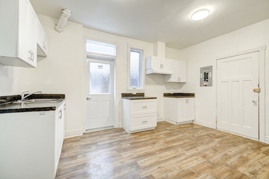 More Photos Of 4545 - 4551 Rue Berri, Montréal Apartments For Sale