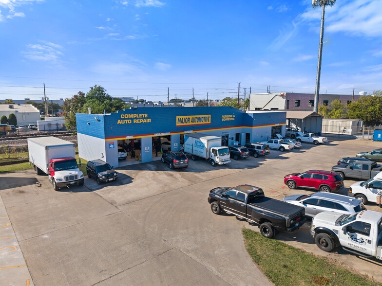 More Photos Of 3104 S Rigsbee Dr, Plano Industrial For Sale