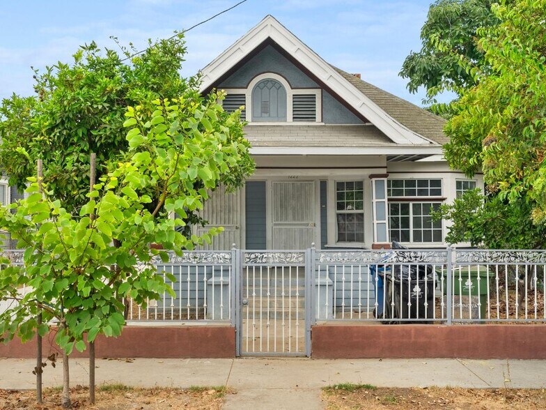 Primary Photo Of 1220 W 25th St, Los Angeles Apartments For Sale