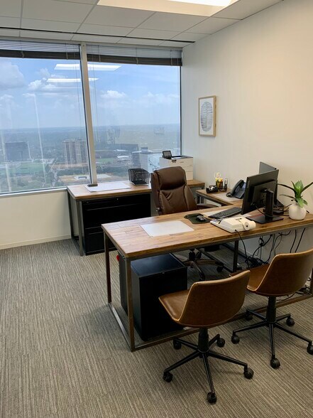 More Photos Of 3200 Southwest Fwy, Houston Office For Lease