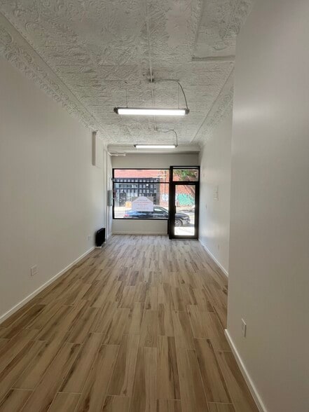 More Photos Of 1434 Astoria Blvd, Astoria Storefront Retail Residential For Lease
