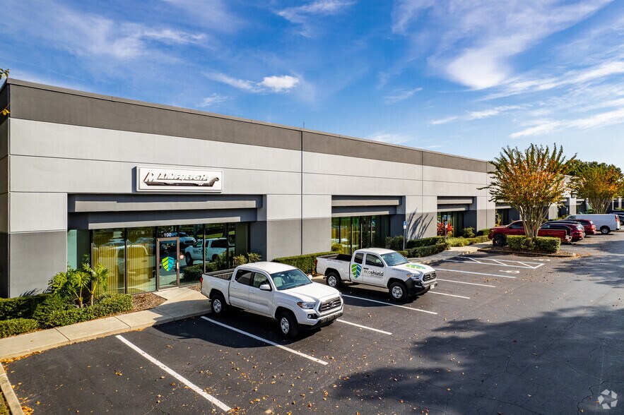 More Photos Of 8249 Parkline Blvd, Orlando Warehouse For Lease