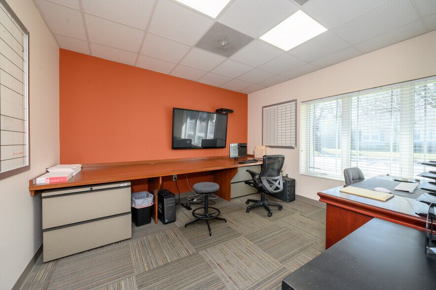 More Photos Of 1400 Union Ave, Union Beach Office For Sale