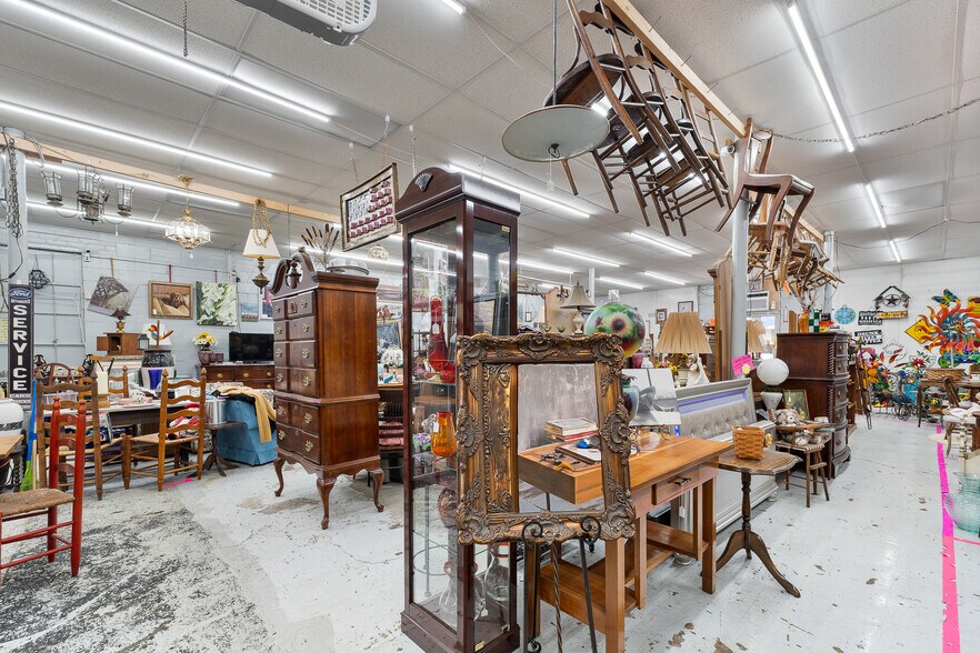 More Photos Of 727-735 14th St W, Huntington Storefront For Sale