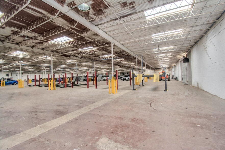 More Photos Of 9001 Jensen Dr, Houston Warehouse For Lease