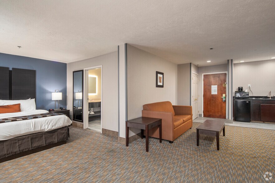 More Photos Of 129 Brickerton St, Columbus Hotel For Sale