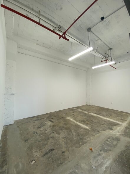 More Photos Of 901 E 31st St, Los Angeles Manufacturing For Lease