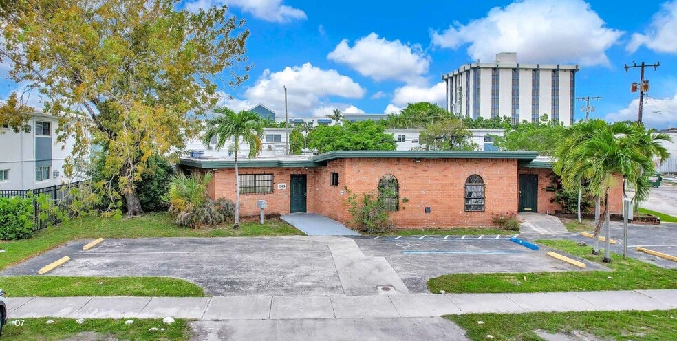 More Photos Of 1745-1747 NE 124th St, North Miami Office For Sale