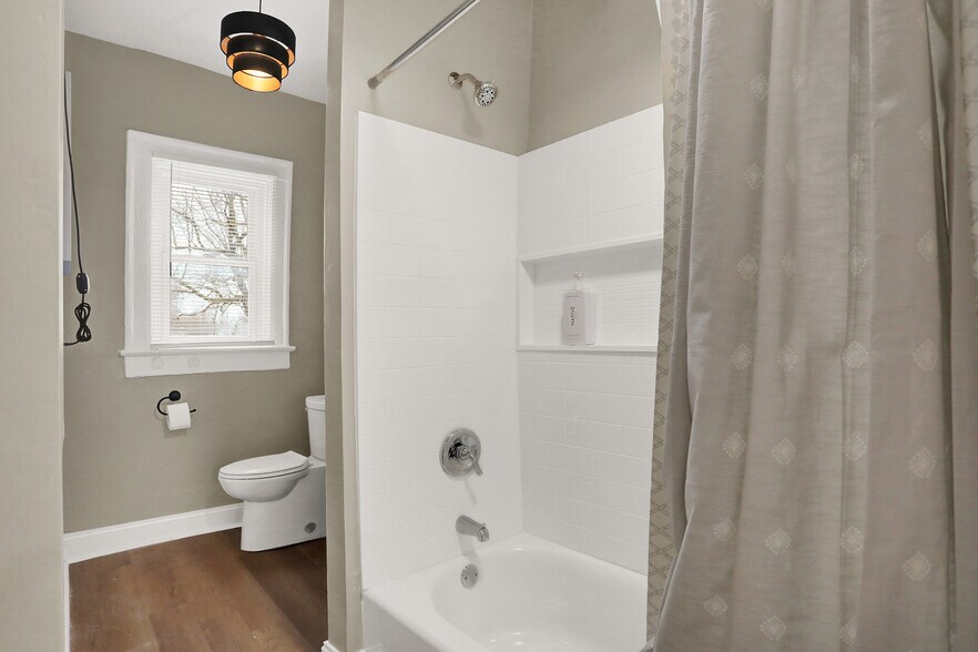 More Photos Of 1918 W Washington St, Indianapolis Apartments For Sale