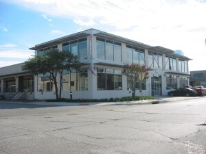 More Photos Of 1130 Dragon St, Dallas Showroom For Lease