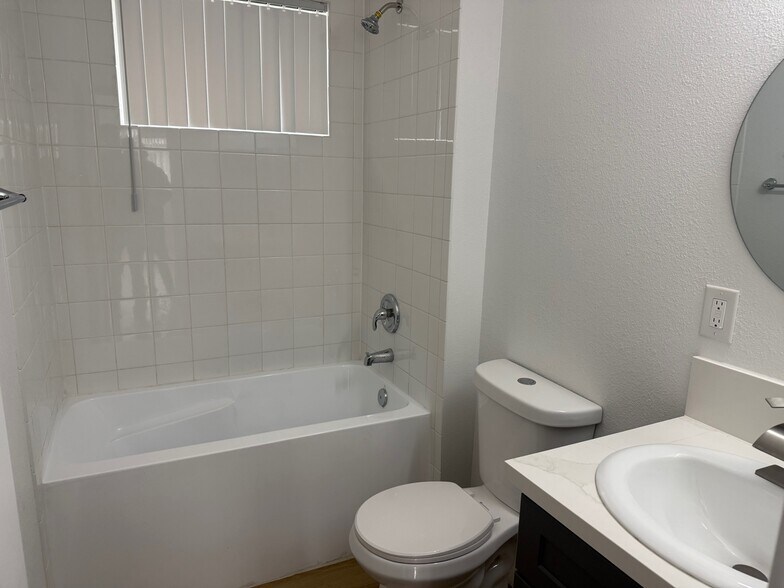 More Photos Of 900-1208 E Carey Ave, North Las Vegas Apartments For Sale
