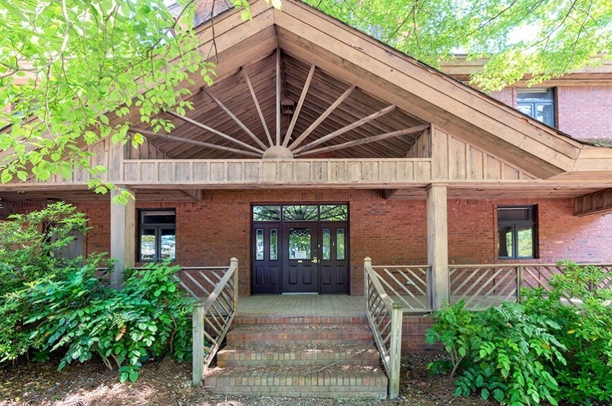 More Photos Of 1000 Corporate Pt, Warner Robins Loft Creative Space For Lease